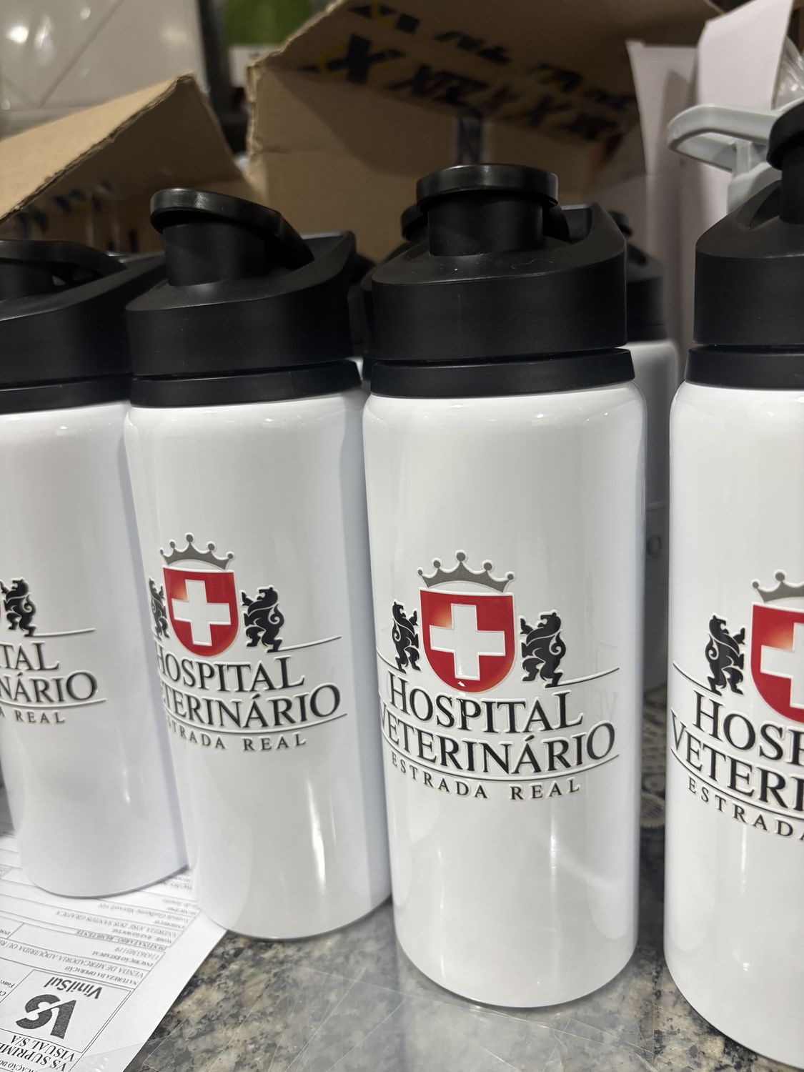 Squeezes e garrafas personalizadas com logo da empresa